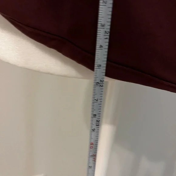 NWT maroon Banana Republic sleeveless blouse - Picture 4 of 5